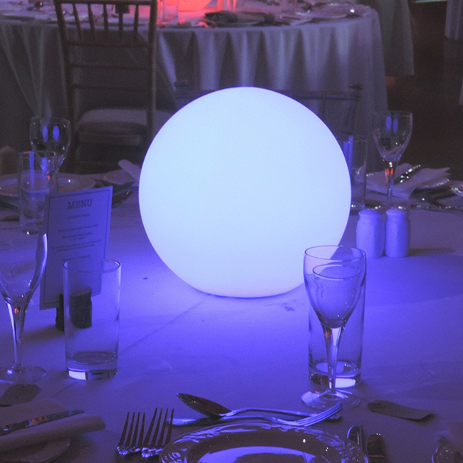 家/店吊り下げ式LEDの球はコントローラーによってRGBW色Dmxとつきます
