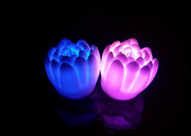 中国 水活動的なLED夜ライトは、7色誕生日のための導かれた花夜ライト点滅します サプライヤー