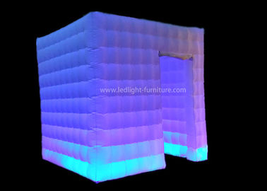 中国 ライトを変える16色の白いオックスフォード膨脹可能なLEDの立方体の写真ブース 工場