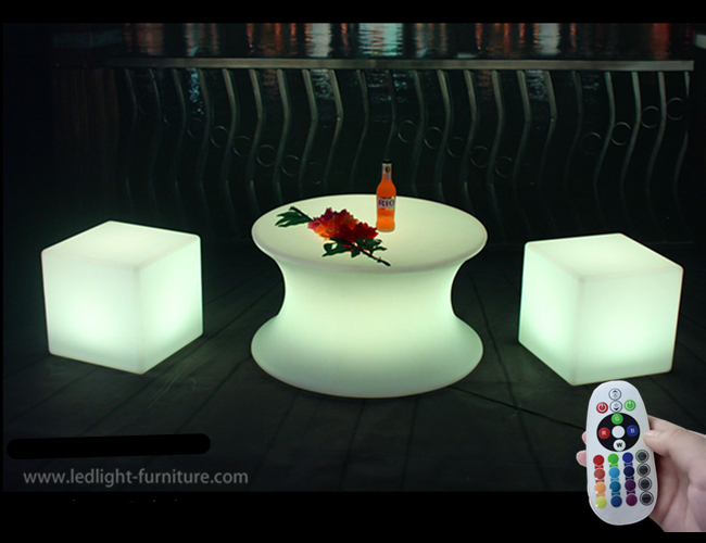 RGB色の変更は交換可能およびリモート・コントロールのコーヒー テーブルをつけます