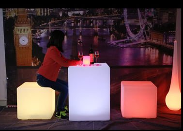 中国 LEDを変える屋外色はホテル/パブ/KTVのために再充電可能な軽い椅子を立方体にします サプライヤー