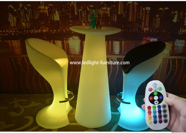 中国 多色LEDのテラスの家具/リモート・コントロールは屋外の家具をつけます サプライヤー