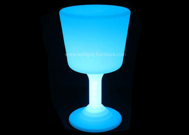 中国 特別な設計LEDはワイン グラスの形と電池式側面のテーブルをつけます サプライヤー