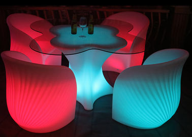 中国 白熱庭の家具のタイプ4 LED棒椅子および友好的な1つのテーブル一定のEco サプライヤー